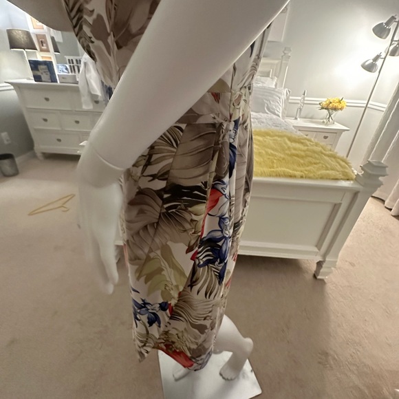 Tommy BAHAMA Floral shift dress. Size 10 fully lined - Picture 6 of 9